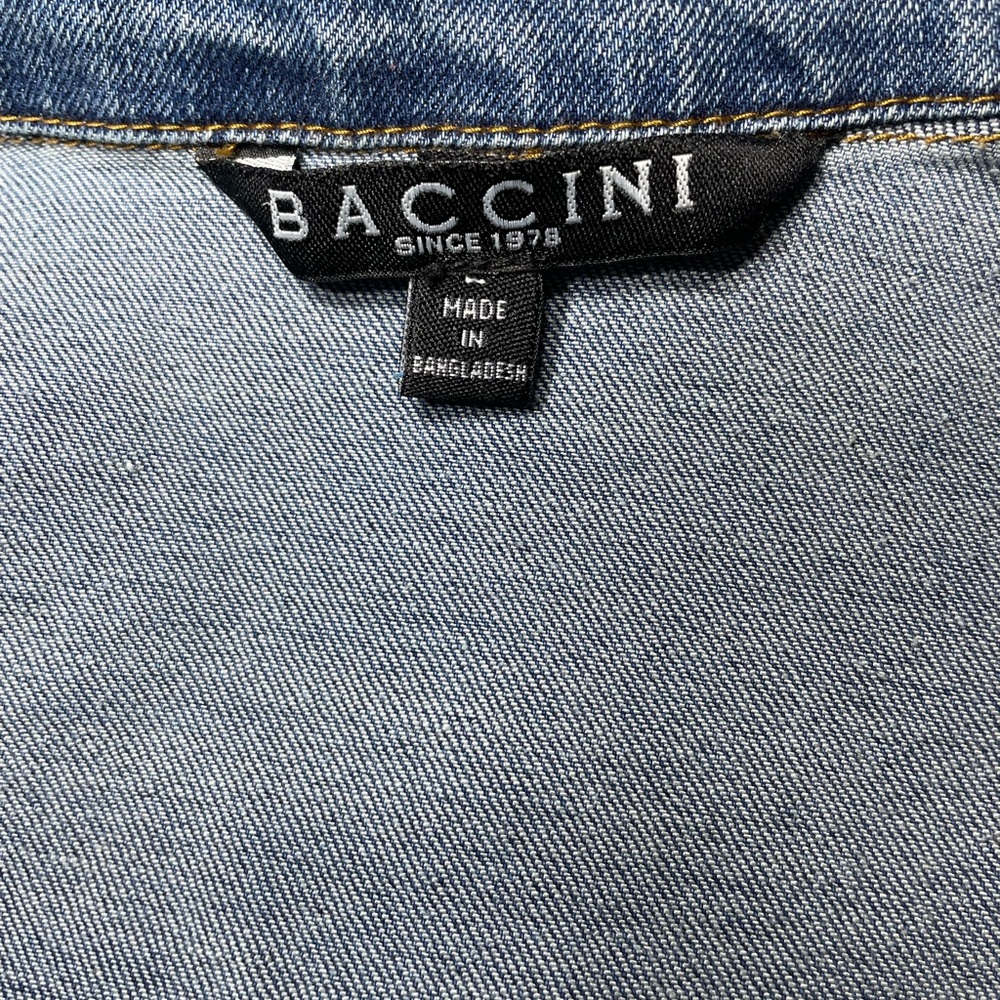 Baccini Light Wash Denim Top with Contrast Stitching Vintage - Picture 7 of 9